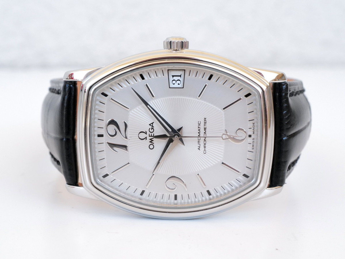 Швейцарские часы Omega De Ville Prestige Tonneau Automatic Silver Dial