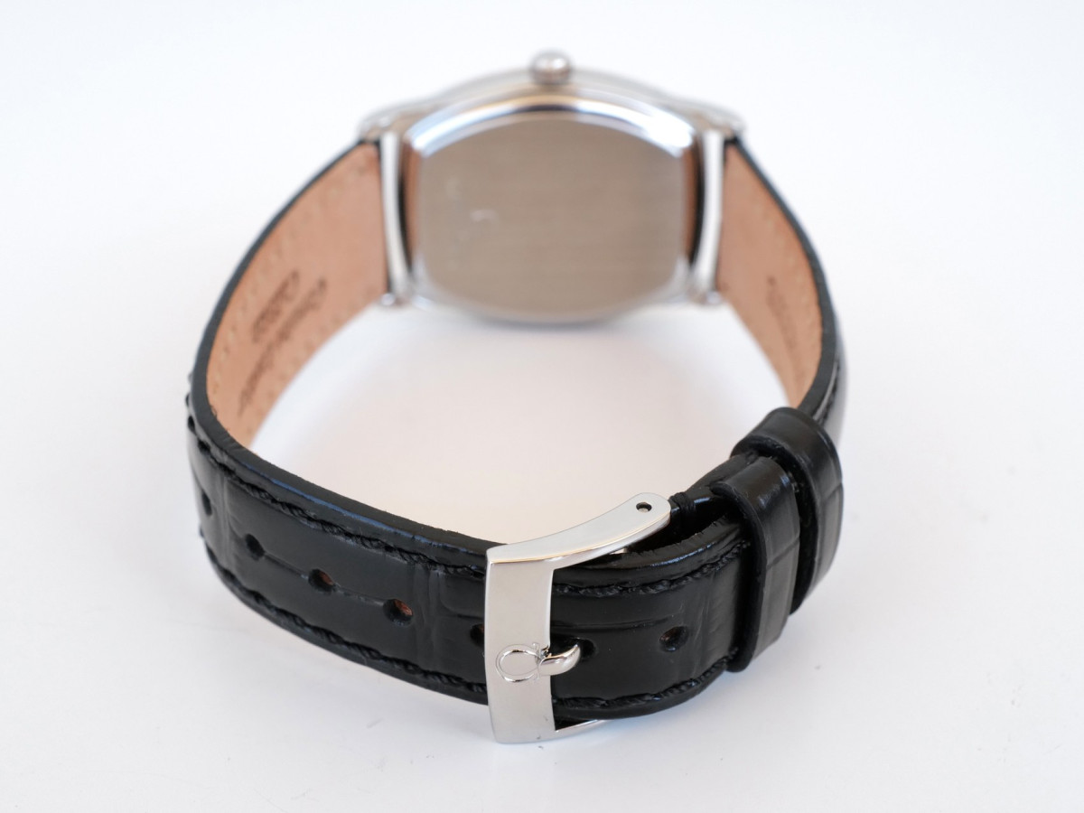 Швейцарские часы Omega De Ville Prestige Tonneau Automatic Silver Dial