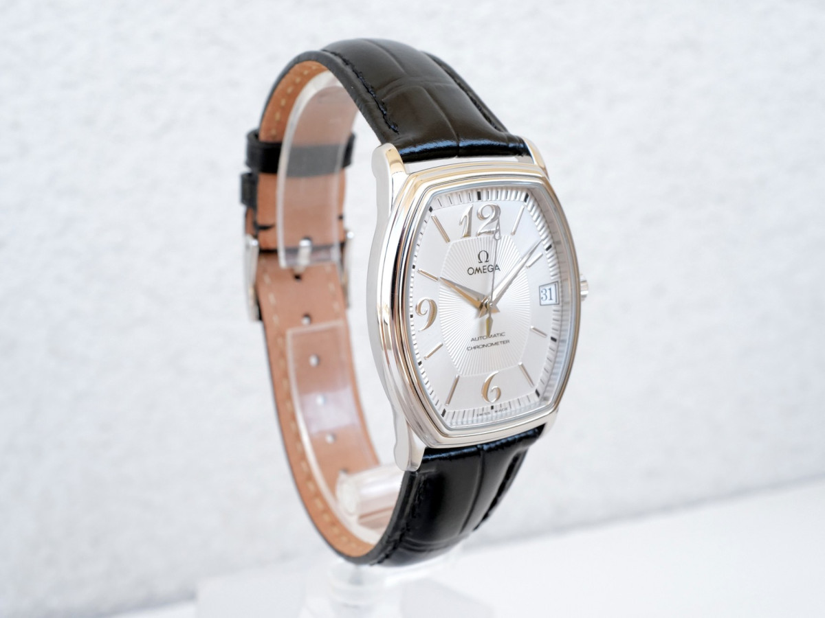 Швейцарские часы Omega De Ville Prestige Tonneau Automatic Silver Dial