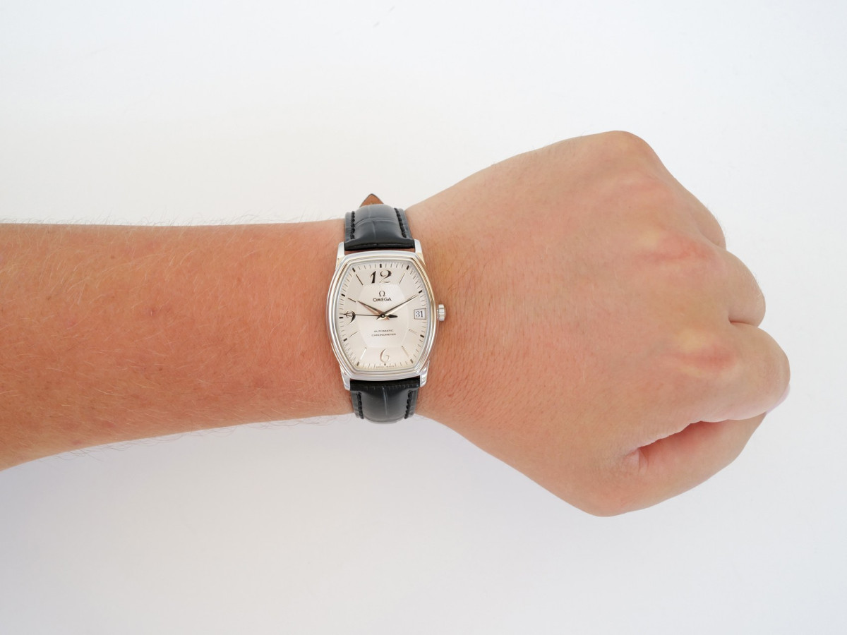 Швейцарские часы Omega De Ville Prestige Tonneau Automatic Silver Dial