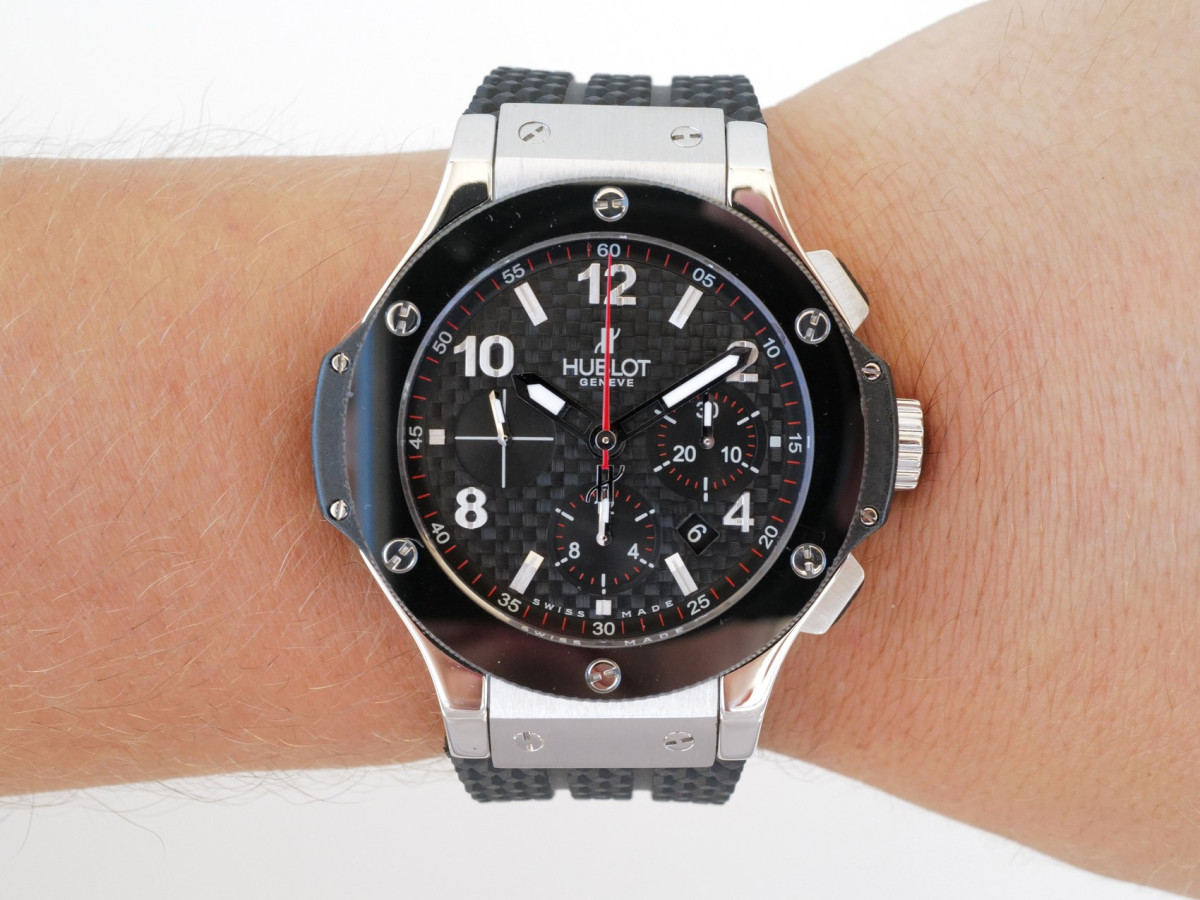 Швейцарские часы Hublot Big Bang 44 Chronograph Steel Ceramic Carbon Dial