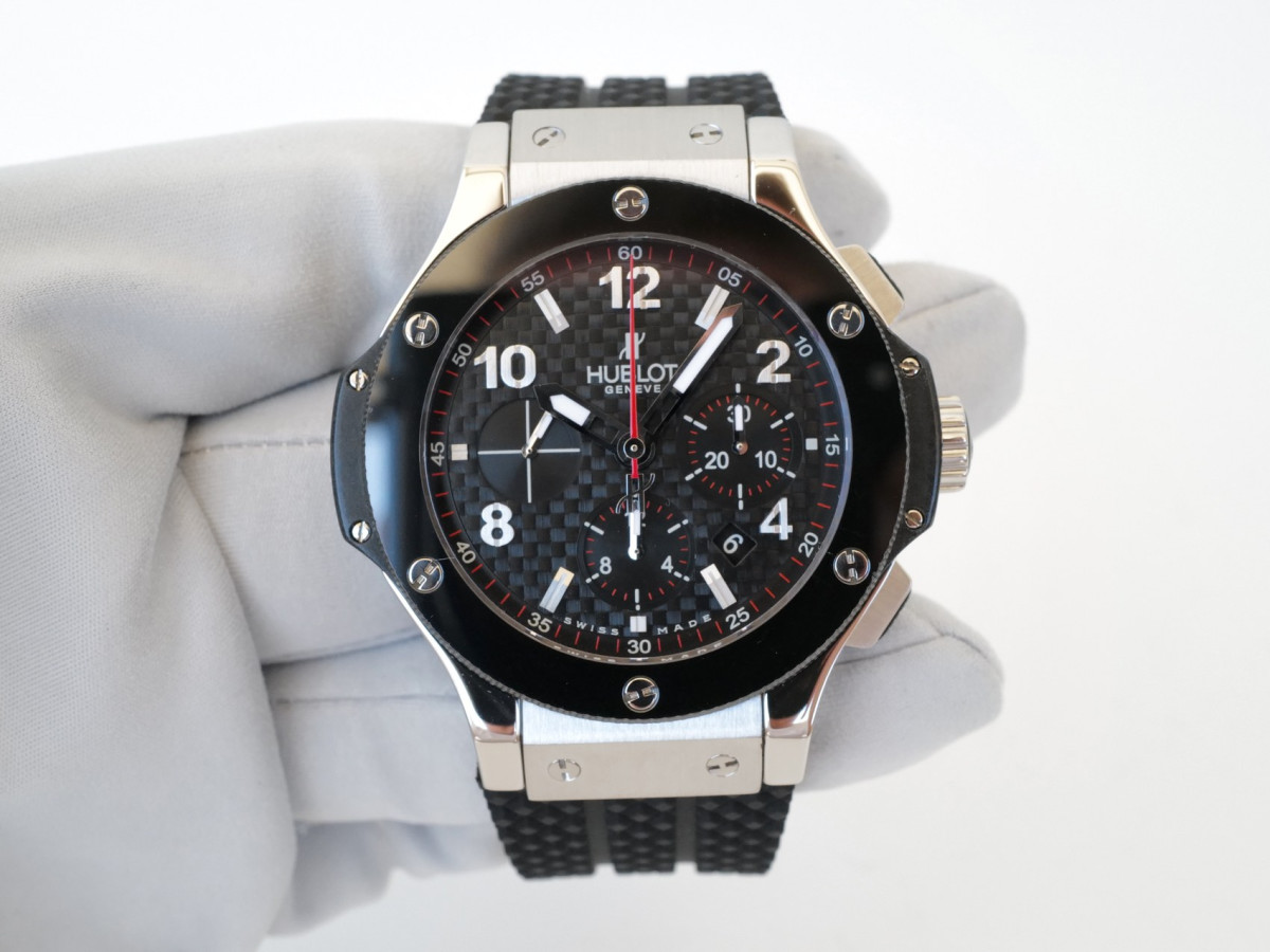 Швейцарские часы Hublot Big Bang 44 Chronograph Steel Ceramic Carbon Dial