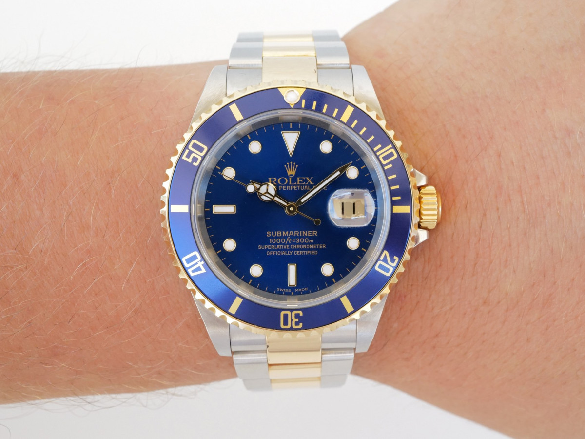 Швейцарские часы Rolex Submariner Date Blue Dial Steel 18K Yellow Gold 40