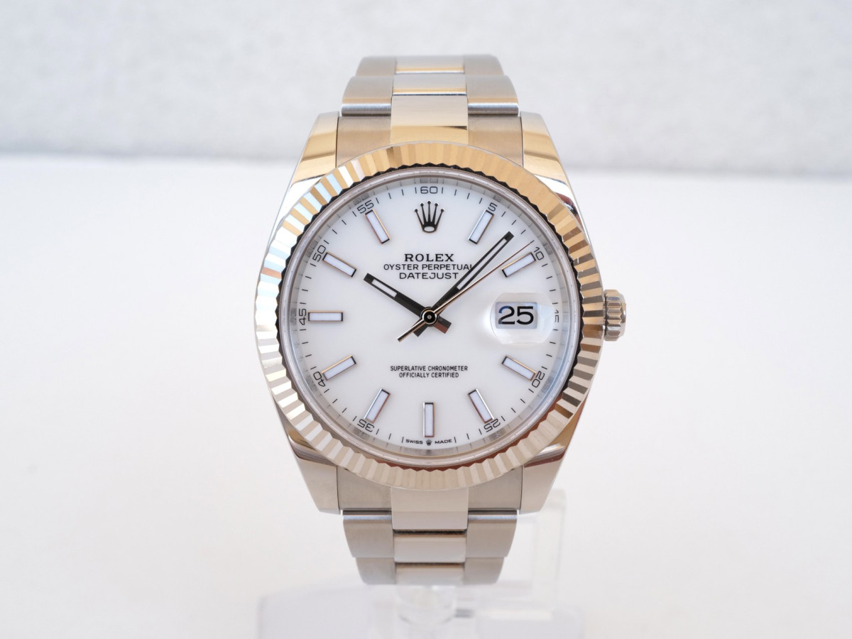 Швейцарський годинник Rolex Datejust 41 Oyster White Index Dial