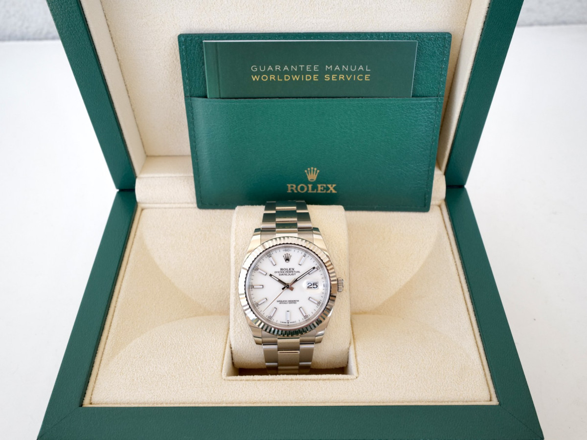 Швейцарський годинник Rolex Datejust 41 Oyster White Index Dial