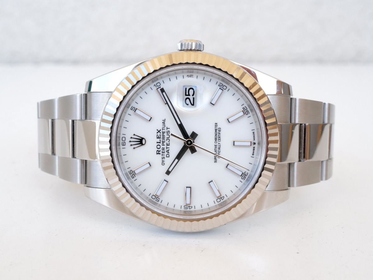 Швейцарський годинник Rolex Datejust 41 Oyster White Index Dial