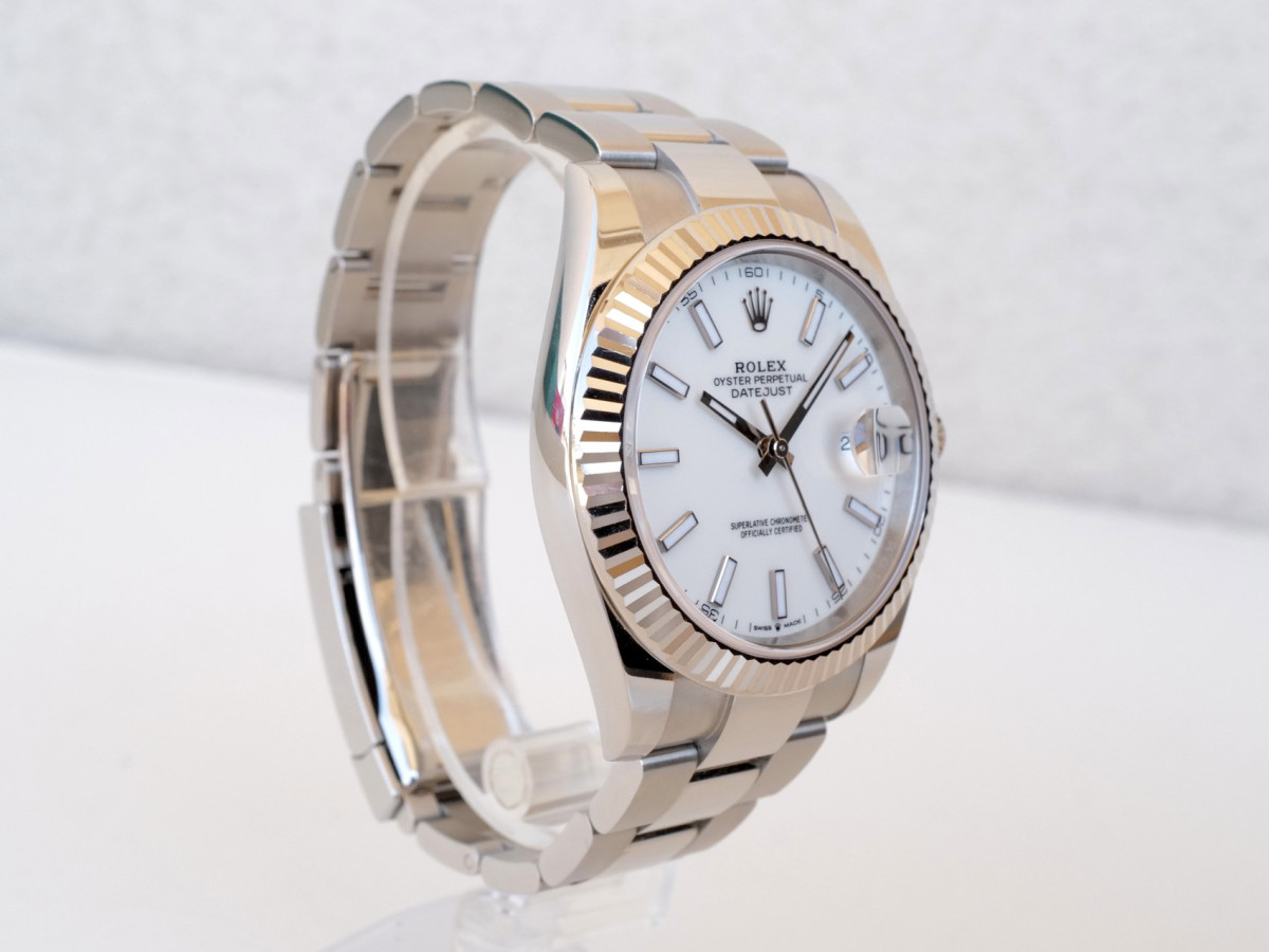 Швейцарський годинник Rolex Datejust 41 Oyster White Index Dial