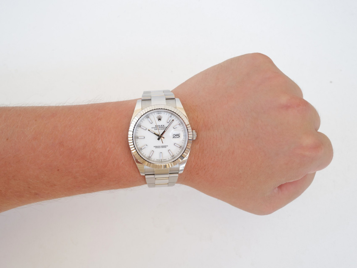 Швейцарський годинник Rolex Datejust 41 Oyster White Index Dial