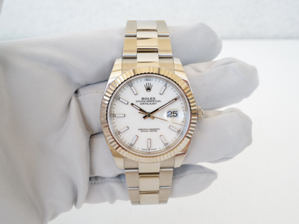 Швейцарський годинник Rolex Datejust 41 Oyster White Index Dial