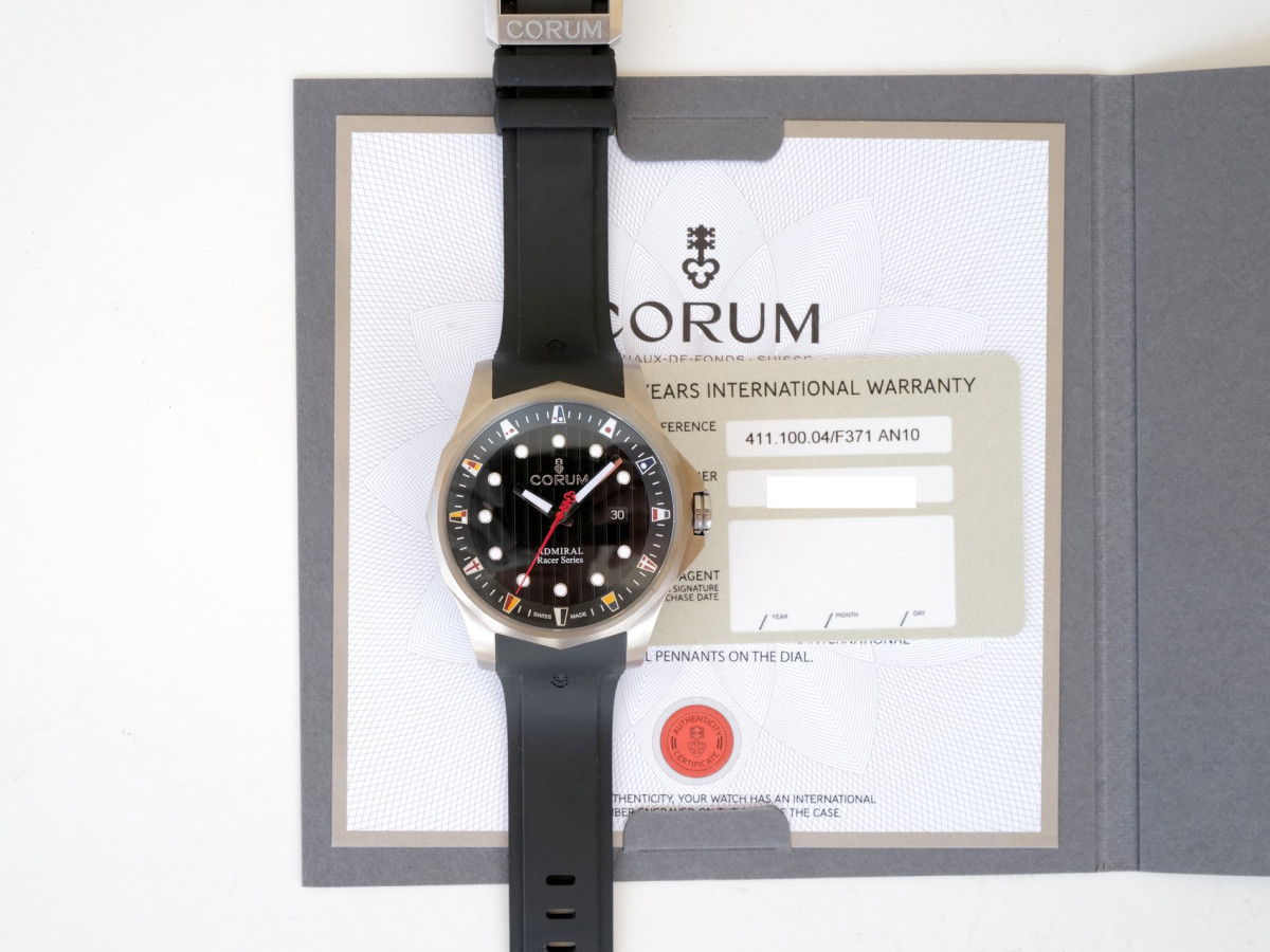 Швейцарський годинник Corum Admiral Racer Series Titanium Limited Edition of 50