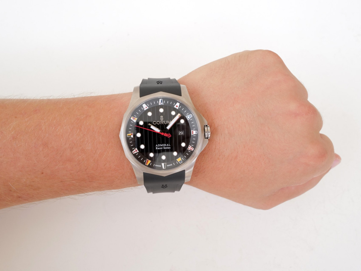 Швейцарський годинник Corum Admiral Racer Series Titanium Limited Edition of 50