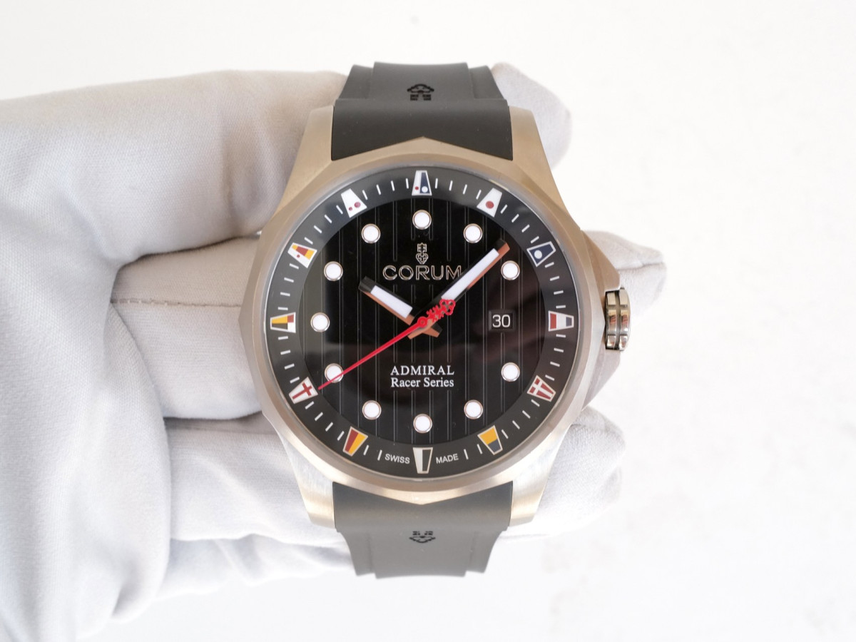 Швейцарський годинник Corum Admiral Racer Series Titanium Limited Edition of 50
