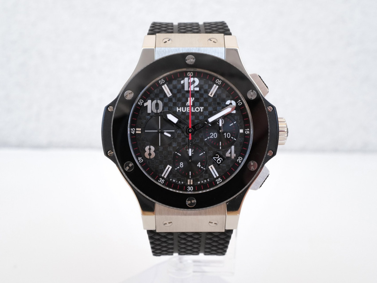 Швейцарские часы Hublot Big Bang 44 Chronograph Steel Ceramic Carbon Dial