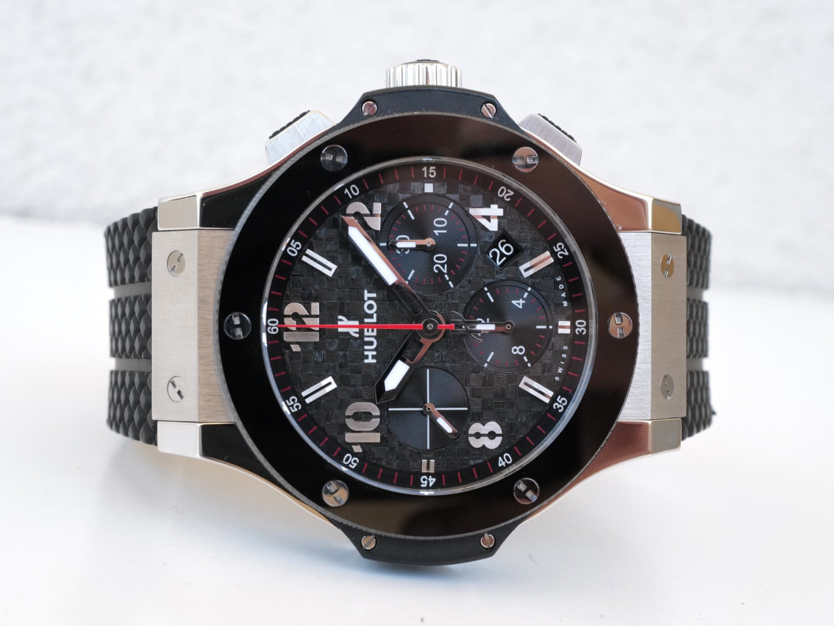 Швейцарские часы Hublot Big Bang 44 Chronograph Steel Ceramic Carbon Dial