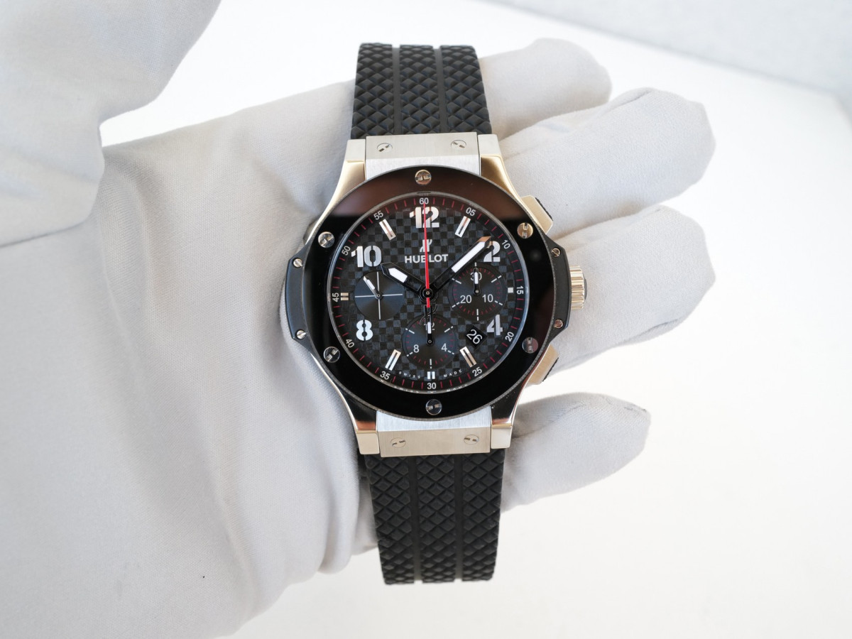 Швейцарские часы Hublot Big Bang 44 Chronograph Steel Ceramic Carbon Dial