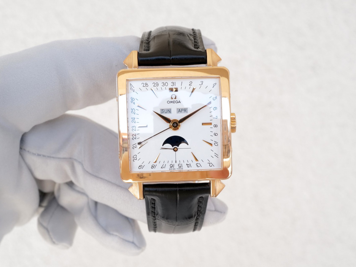 Swiss watch Omega Museum Collection Cosmic 1951 18K Rose Gold Limited Edition of 873