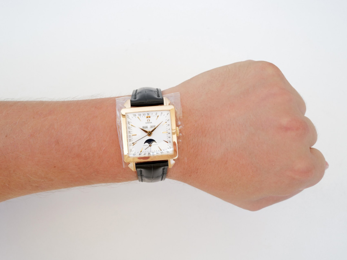 Swiss watch Omega Museum Collection Cosmic 1951 18K Rose Gold Limited Edition of 873