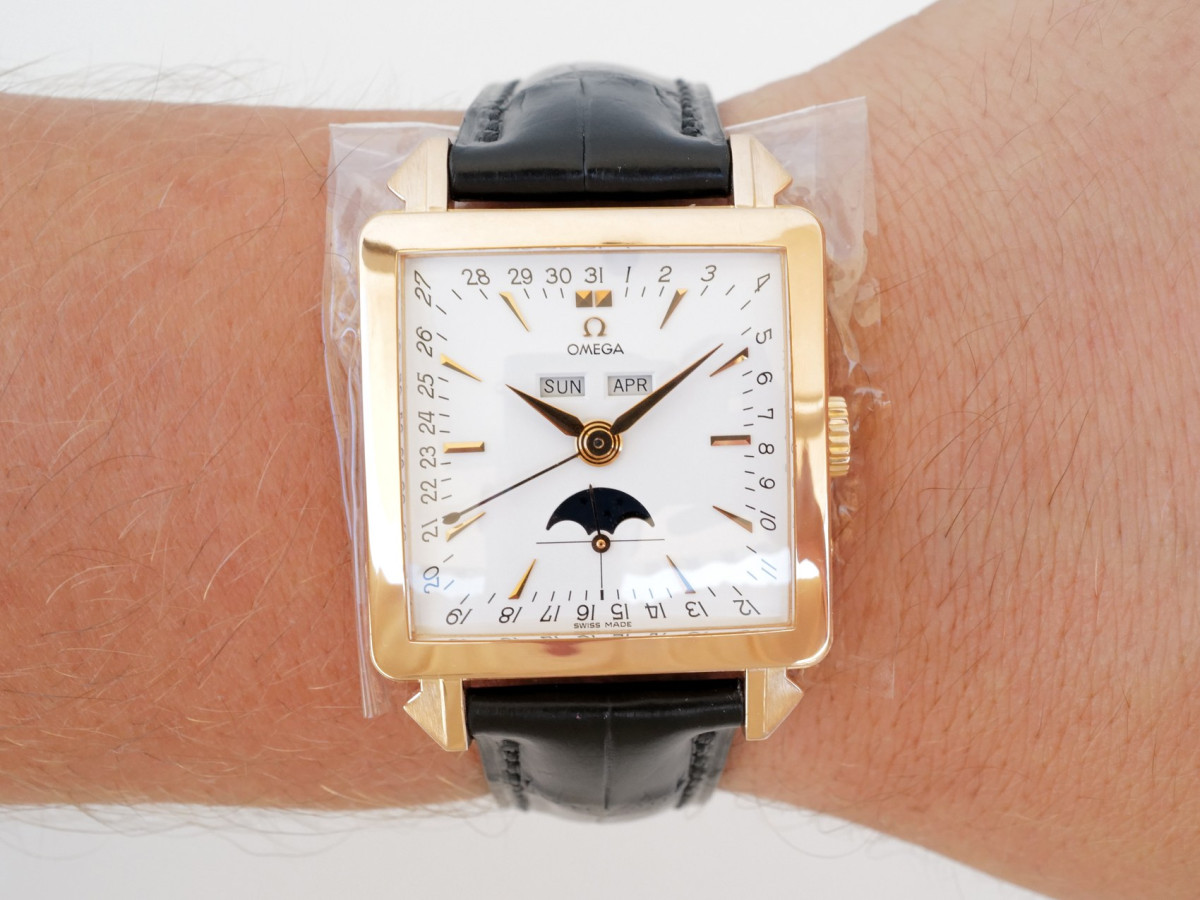 Swiss watch Omega Museum Collection Cosmic 1951 18K Rose Gold Limited Edition of 873