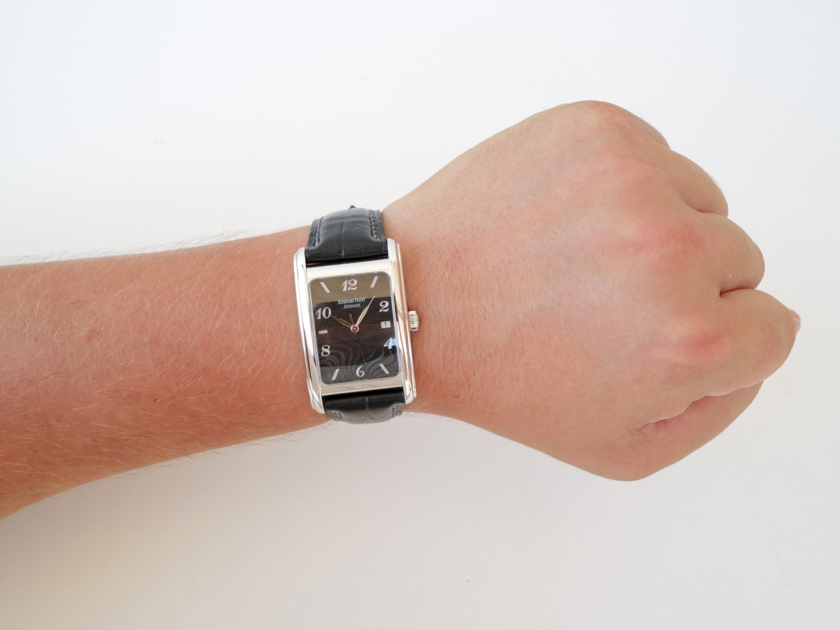 Швейцарские часы Audemars Piguet Edward Piguet Black Dial 18K White Gold