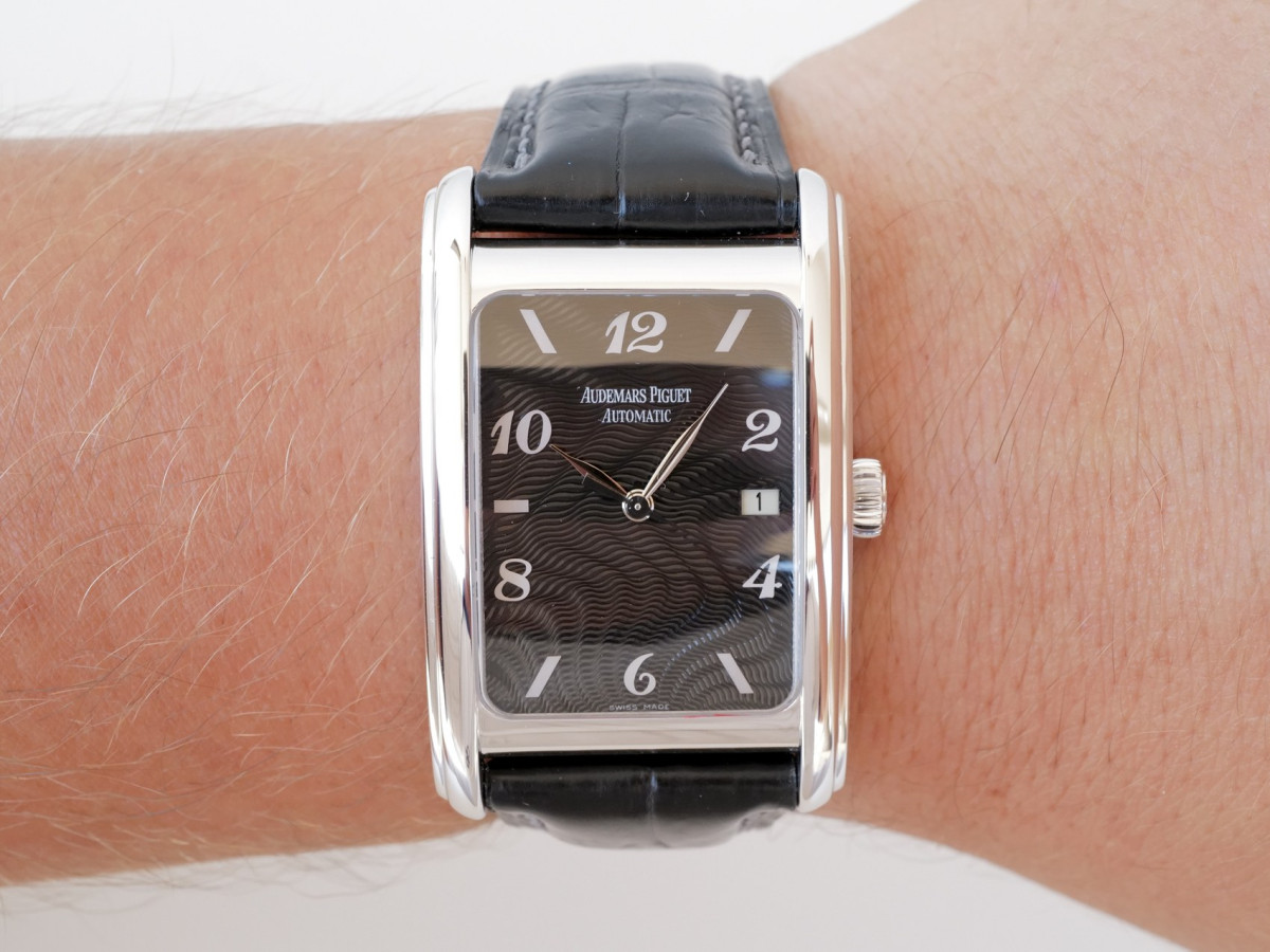 Швейцарские часы Audemars Piguet Edward Piguet Black Dial 18K White Gold