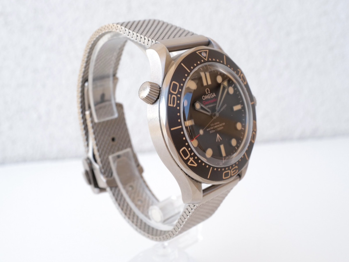 Swiss watch Omega Seamaster Diver 300M Edition 007 James Bond No Time to Die 42