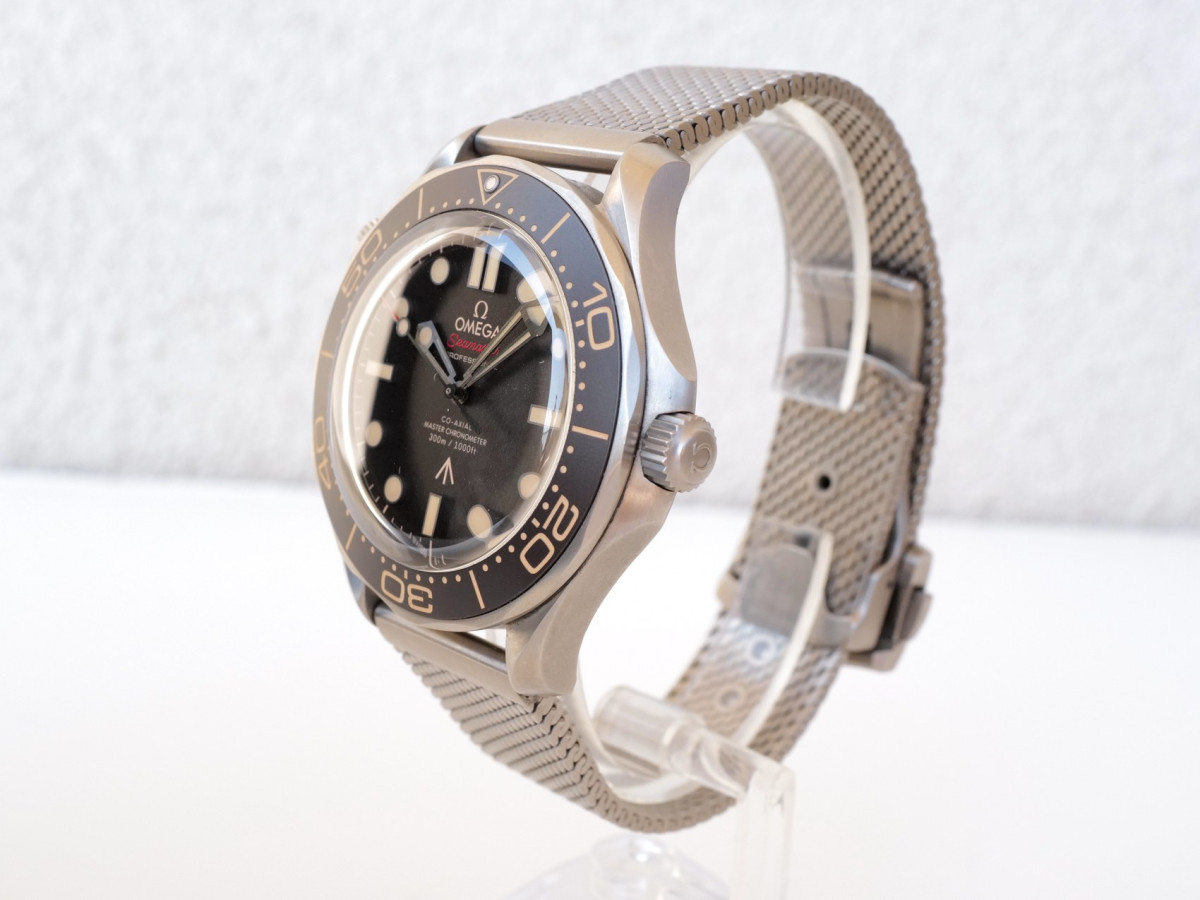 Swiss watch Omega Seamaster Diver 300M Edition 007 James Bond No Time to Die 42