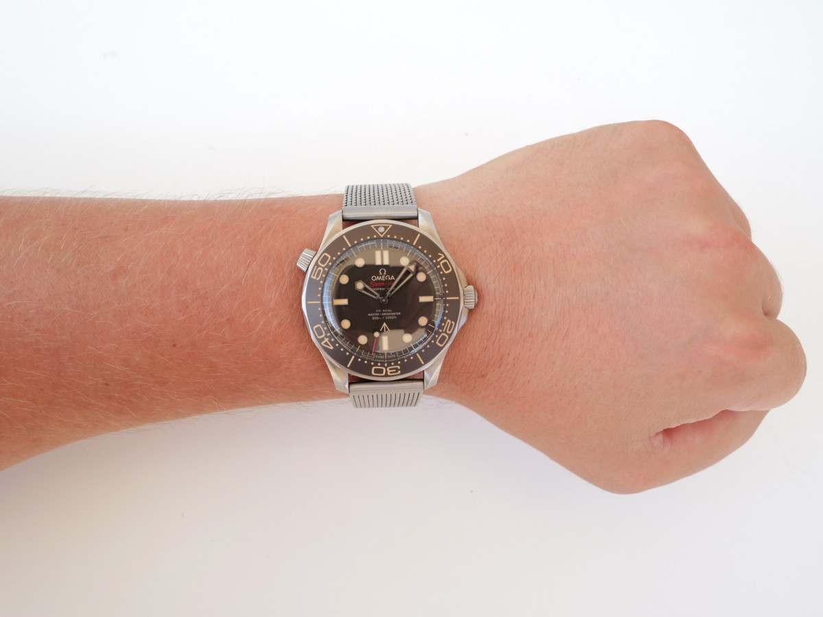 Swiss watch Omega Seamaster Diver 300M Edition 007 James Bond No Time to Die 42