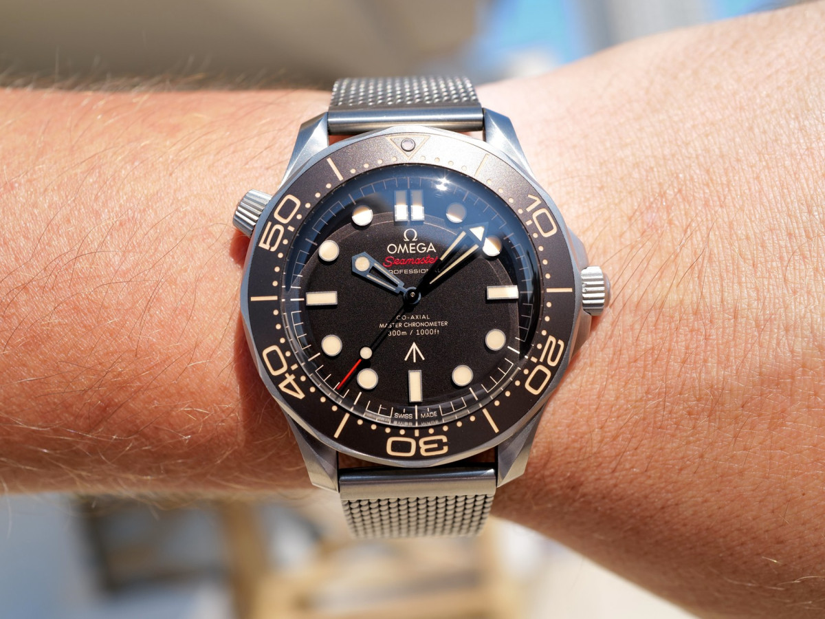 Swiss watch Omega Seamaster Diver 300M Edition 007 James Bond No Time to Die 42