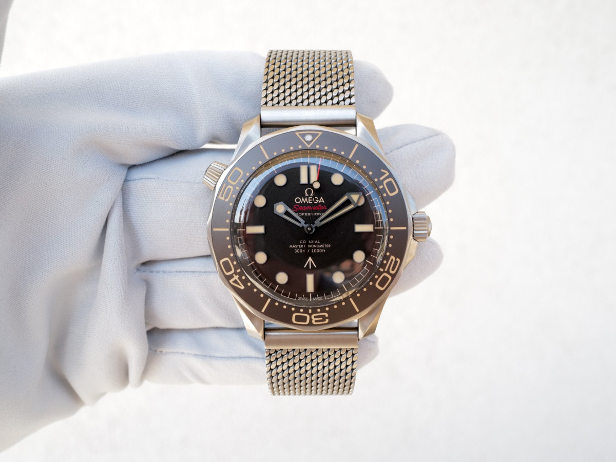 Swiss watch Omega Seamaster Diver 300M Edition 007 James Bond No Time to Die 42