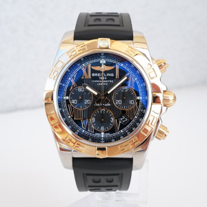 Швейцарський годинник Breitling Chronomat 44 Steel Gold Arabic Numerals Rubber Strap