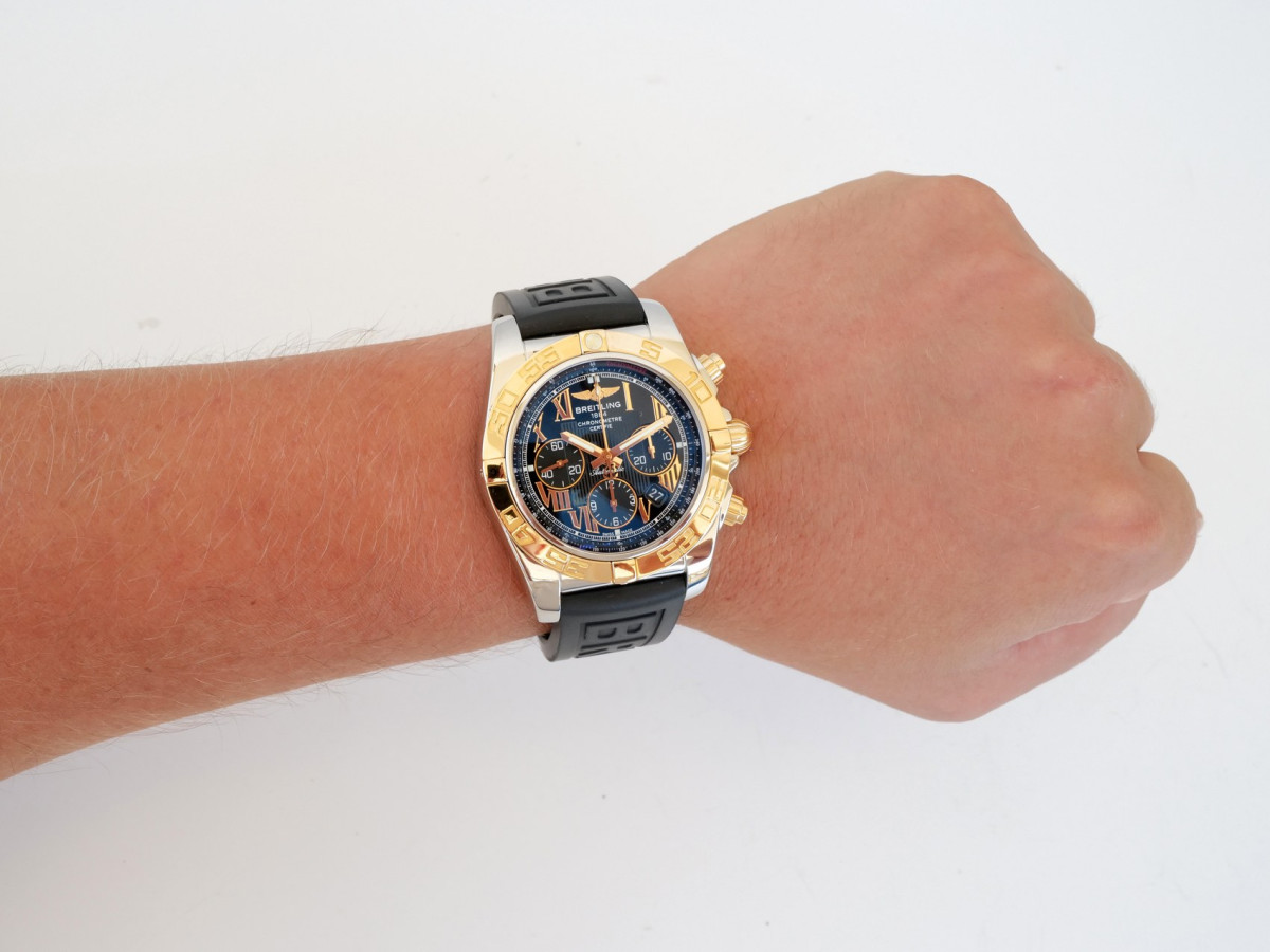 Швейцарський годинник Breitling Chronomat 44 Steel Gold Arabic Numerals Rubber Strap