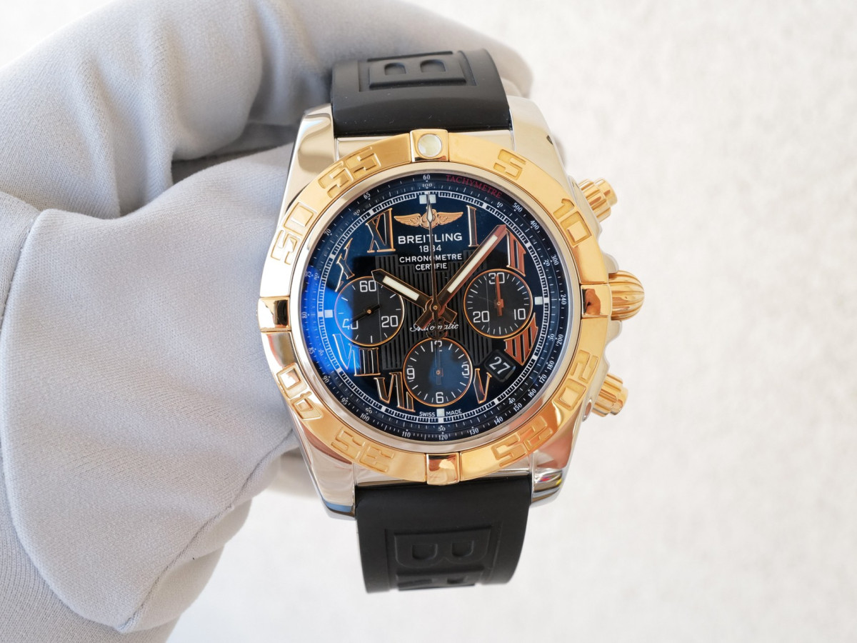 Швейцарський годинник Breitling Chronomat 44 Steel Gold Arabic Numerals Rubber Strap