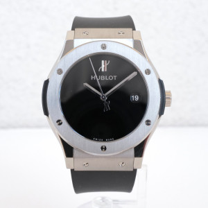 Швейцарские часы Hublot Classic Fusion 40 Years Anniversary Titanium 45 Limited edition of 200