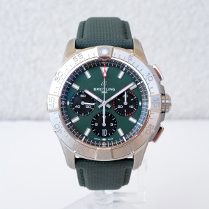 Швейцарський годинник Breitling Avenger B01 Chronograph Green Dial 42