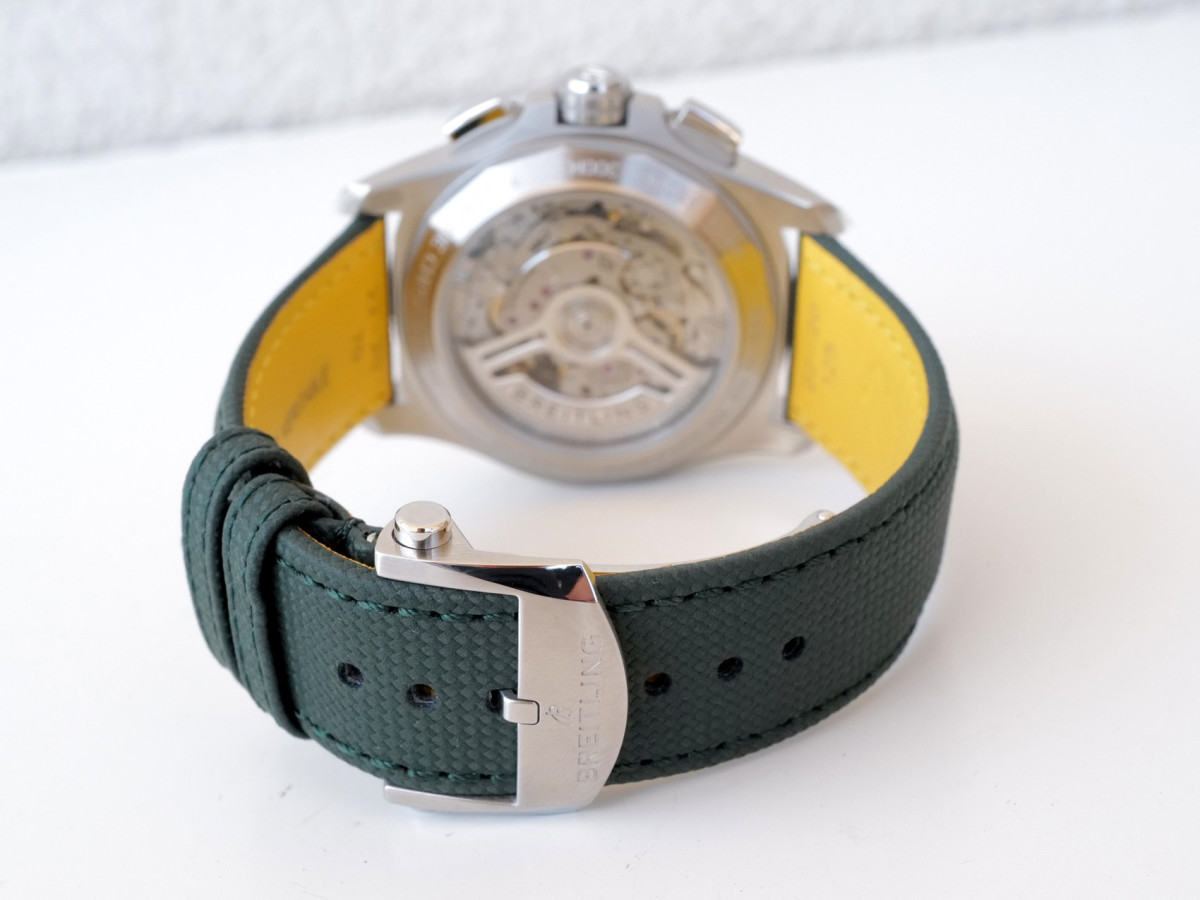 Швейцарський годинник Breitling Avenger B01 Chronograph Green Dial 42