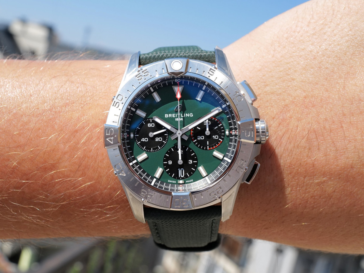 Швейцарський годинник Breitling Avenger B01 Chronograph Green Dial 42