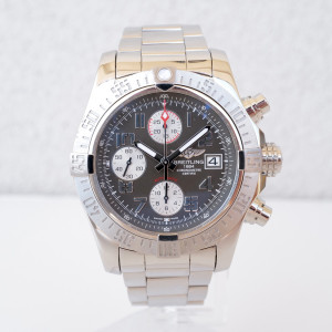 Швейцарський годинник Breitling Avenger II Chronograph Grey Dial 43