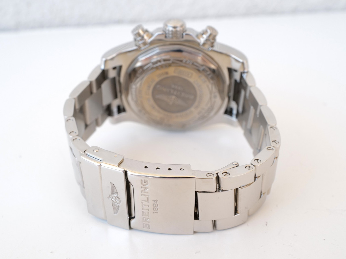 Швейцарський годинник Breitling Avenger II Chronograph Grey Dial 43