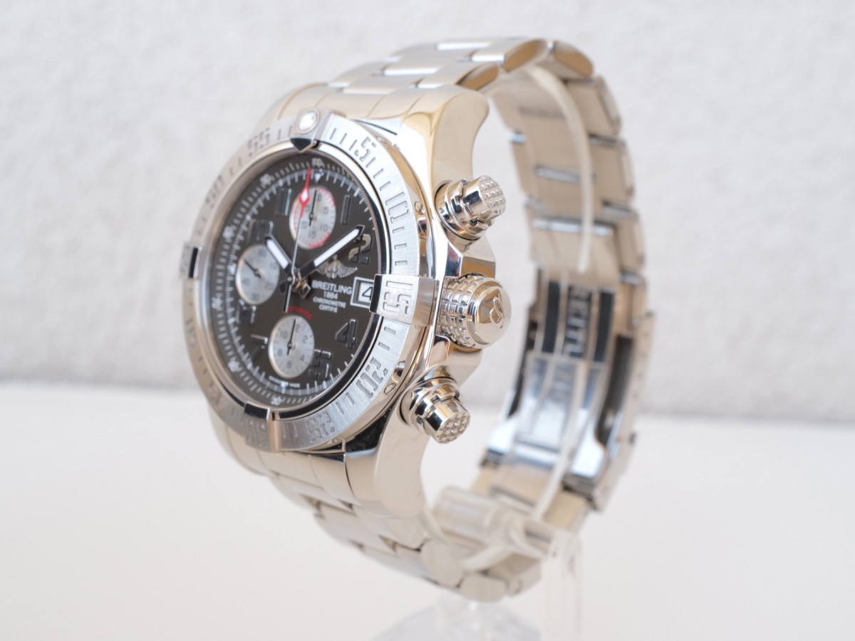 Швейцарський годинник Breitling Avenger II Chronograph Grey Dial 43
