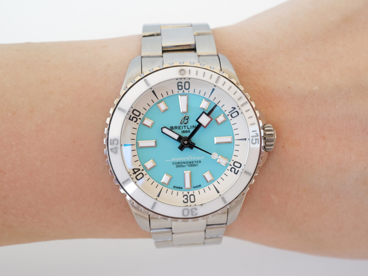 Швейцарський годинник Breitling Superocean Automatic Tiffany Dial 36