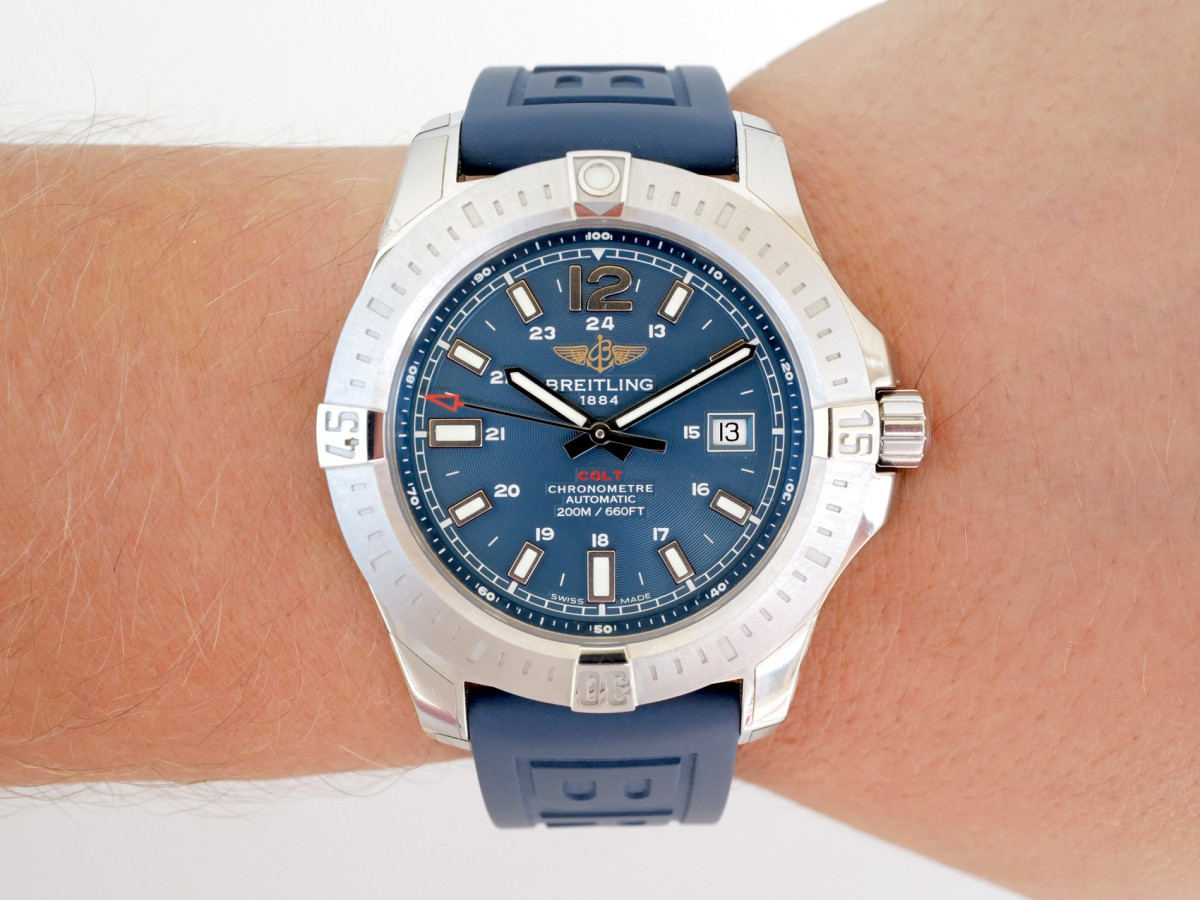 Швейцарський годинник Breitling Colt Automatic Blue Dial 44
