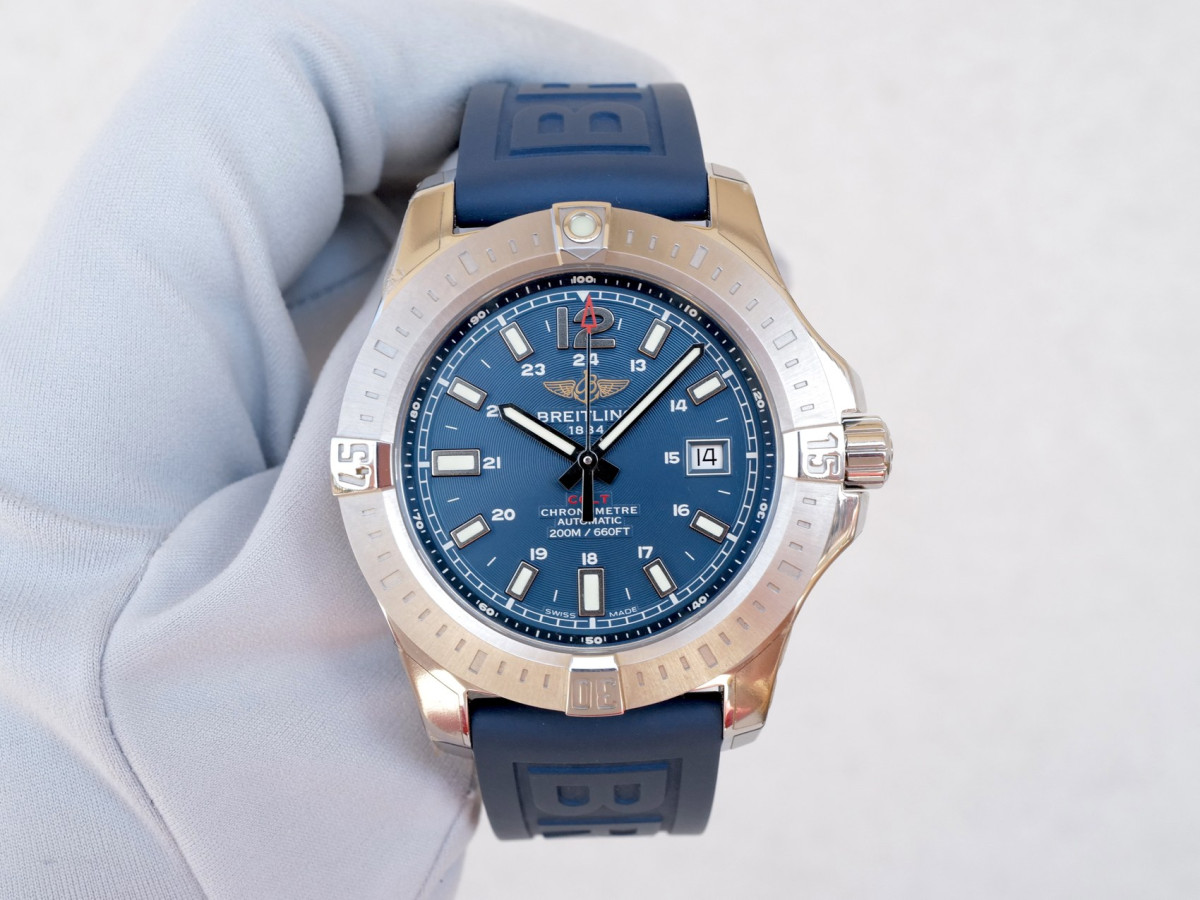 Швейцарський годинник Breitling Colt Automatic Blue Dial 44