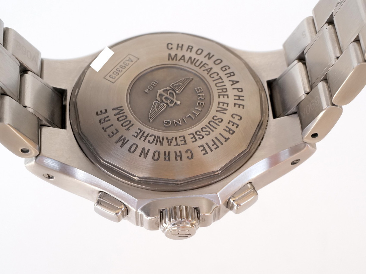 Швейцарський годинник Breitling Hercules Black Dial 45