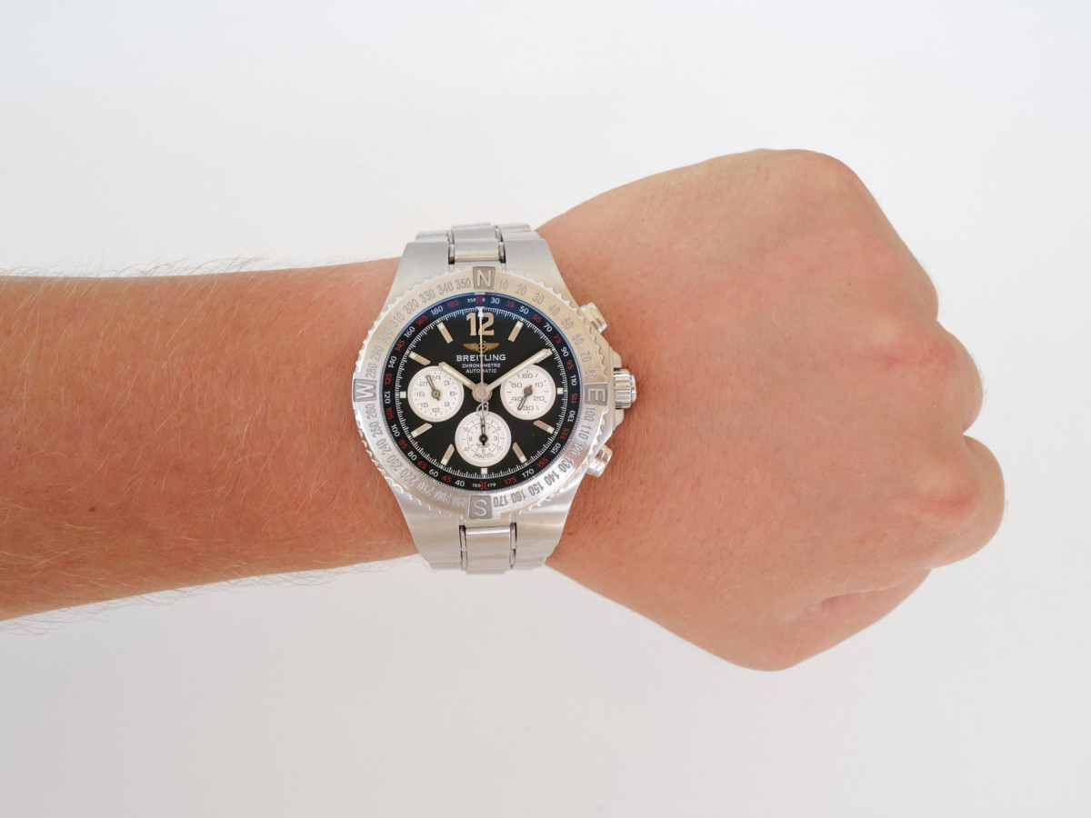 Швейцарський годинник Breitling Hercules Black Dial 45