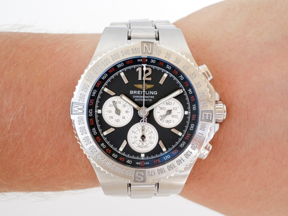 Швейцарський годинник Breitling Hercules Black Dial 45