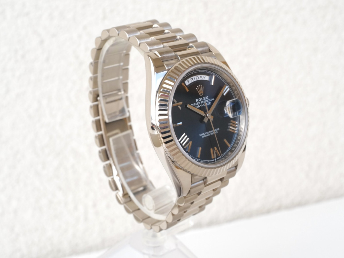 Швейцарський годинник Rolex Day-Date 40 White Gold 18K Blue Roman Dial