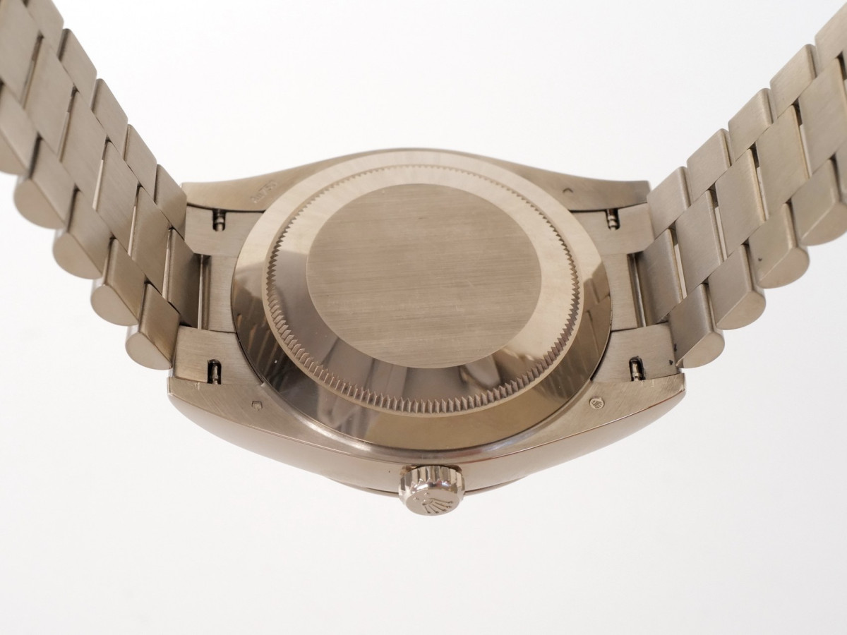 Швейцарський годинник Rolex Day-Date 40 White Gold 18K Blue Roman Dial