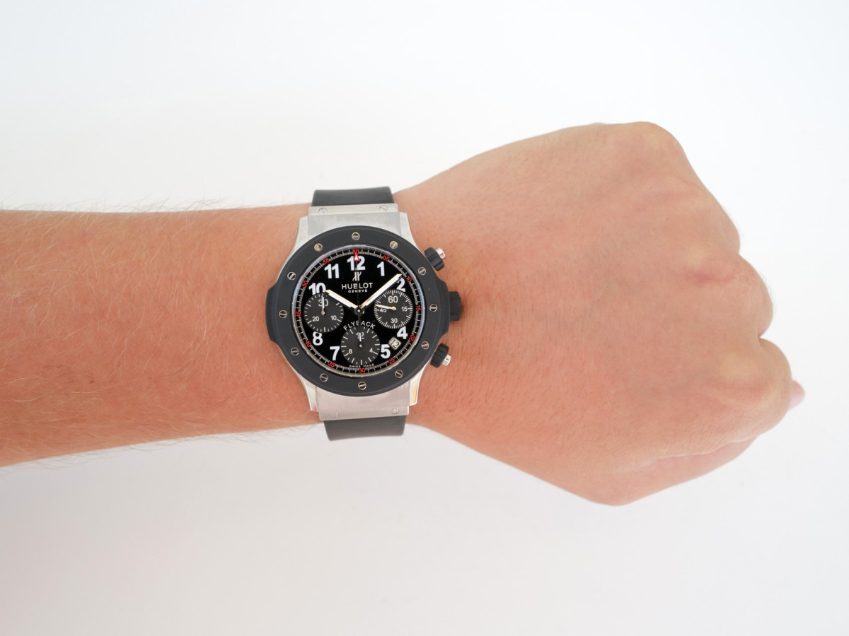Швейцарские часы Hublot Super B Black Magic Flyback Chronograph 42