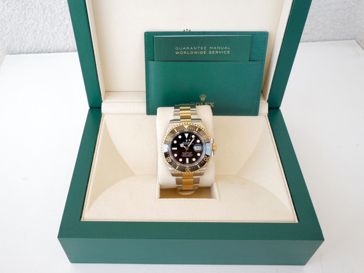 Швейцарський годинник Rolex Sea-Dweller Steel 18K Yellow Gold 43 (2022)