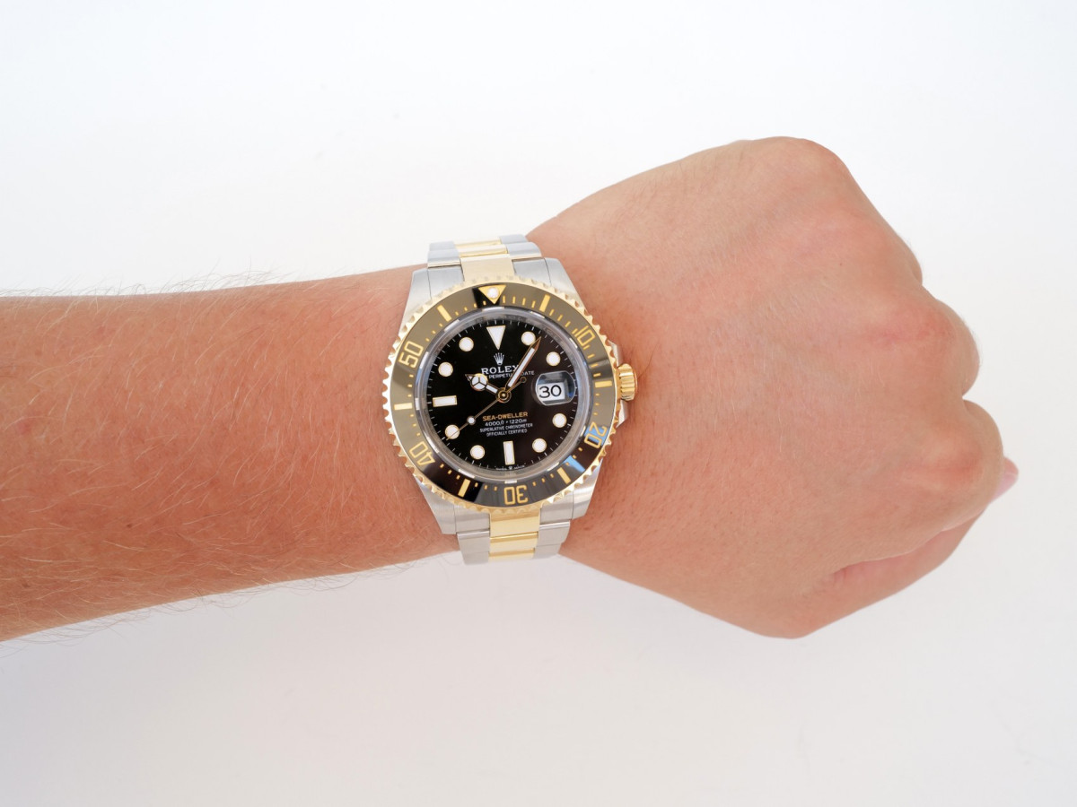 Швейцарський годинник Rolex Sea-Dweller Steel 18K Yellow Gold 43 (2022)